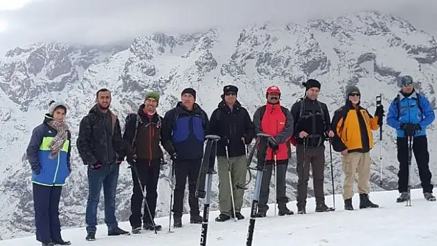 Hakkarili dağcılardan Vatan Tepesi'ne tırmanış