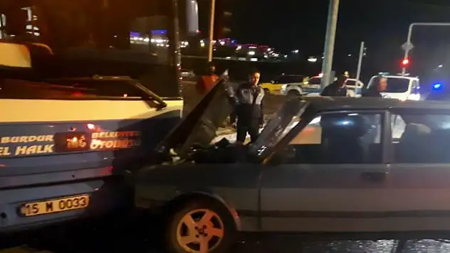 Halk otobüsüyle otomobil çarpıştı: 7 yaralı