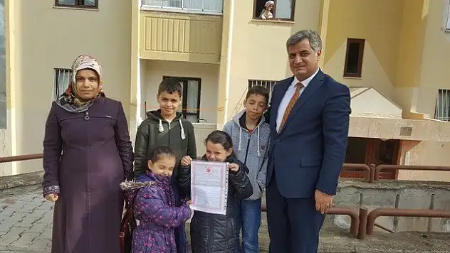 Hayatını kaybeden personelin ailesine ev bağışlandı