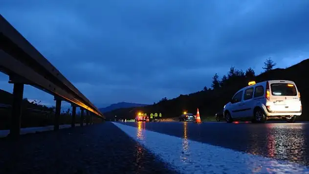 Heyelan nedeniyle yol İstanbul istikametine kapatıldı