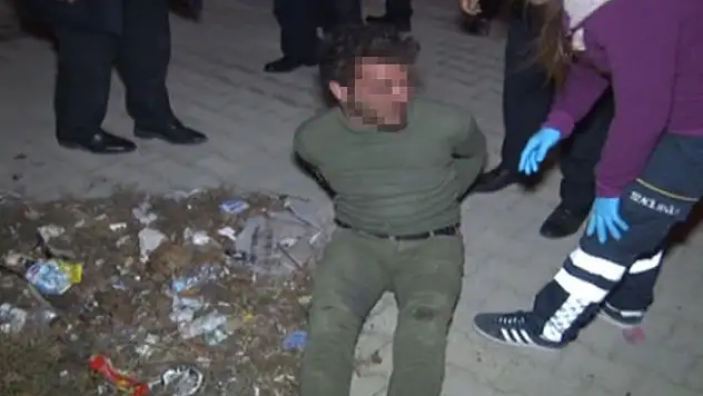 Hırsız 'Aç kapıyı, kimseye bir şey yapmayacağım' demiş