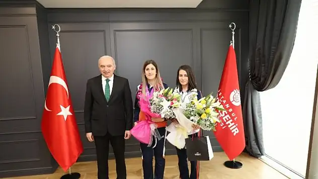 İBB Başkanı Uysal, dünya 2'incisi sporcuyla bir araya geldi