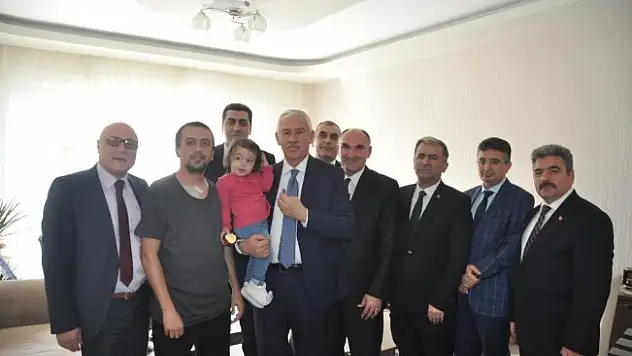 İl Milli Eğitim Müdürü Elmalı, Afrin Gazisi Özdoğan'ı ziyaret etti