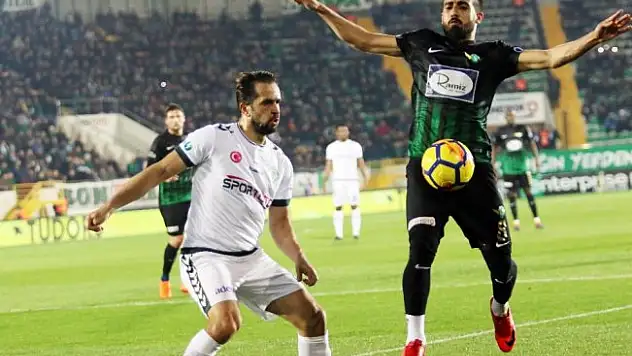 İlk yarı Akhisarspor'un üstünlüğüyle bitti