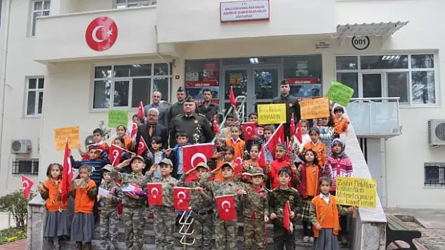 İlkokulu öğrencilerinden askerlere mektup