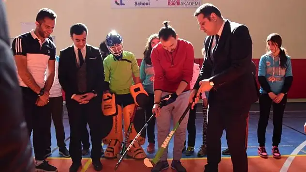 İpekyolu Belediyesi'nden hokey takımlarımıza destek