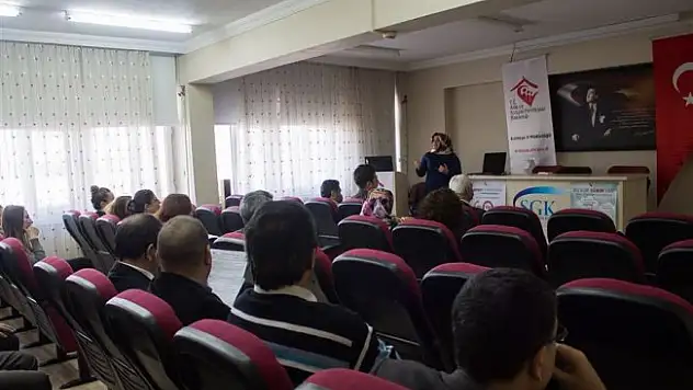 Erzincan'da Kadına yönelik şiddetle mücadele eğitim semineri