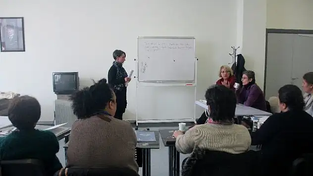 Kadınlar haklarını öğreniyor