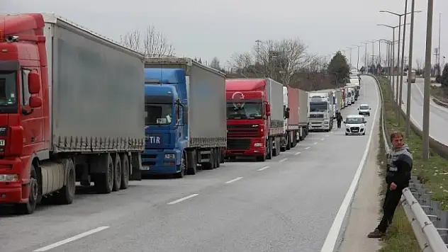 Kapıkule'de 'Çile' kuyruğu: 18 kilometre