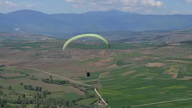 Karabük'te yamaç paraşütü heyecanı