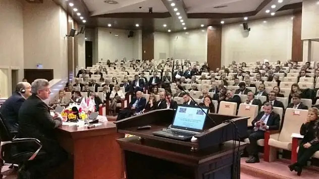 Karacoşkun Konferansa Katıldı