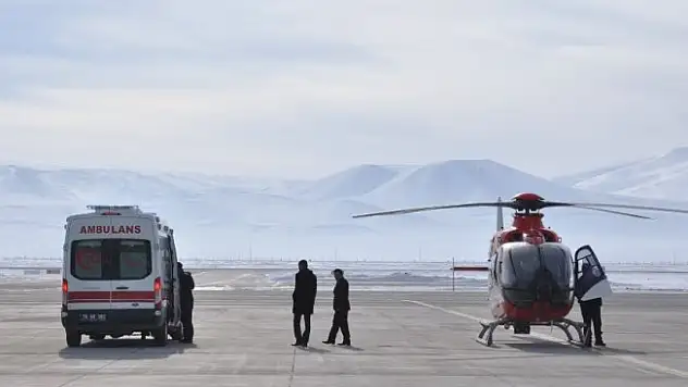 Kars'ta erken dünyaya gelen bebek İçin Ambulans Helikopter Devrede