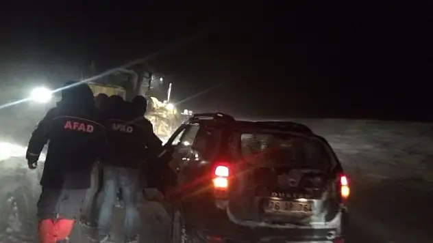 Kars'ta tipi de mahsur kalan 4'ü öğretmen 10 kişiye AFAD kurtardı