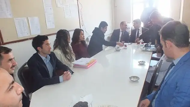 Muş Kaymakamı Soner Kırlı'dan okul ziyareti