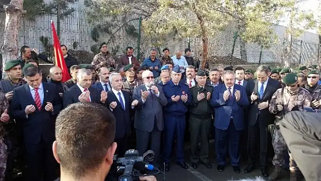 Kayseri Şeker Fabrikası PÖH'leri uğurlamak için iş durdurdu