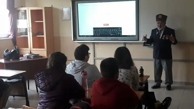 Kıbrıs gazisinden okul ziyareti