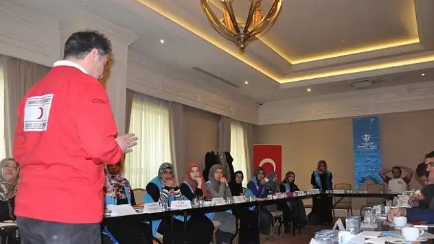 Kızılaydan diyanet personeline ilk yardım semineri