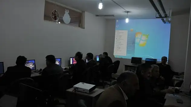 Kızıltepe'de muhtarlara bilgisayar kursu veridi