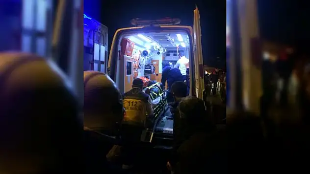 Köprüden atlayan genç hastaneye kaldırıldı