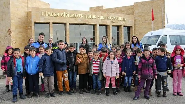 Köyden gelen çocuklar, üniversiteyi gezdi