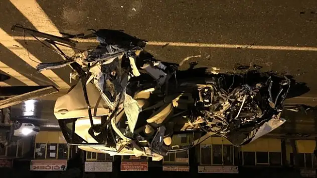 Lüks cip ile kamyon çarpıştı: 1 ölü, 5 yaralı