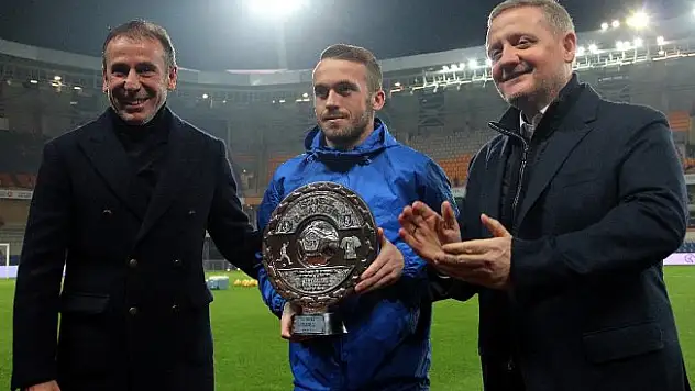 Mahmut ve Visca'ya plaket verildi