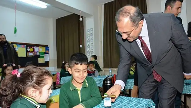 Malatya'da okullarda süt dağıtımı yapıldı