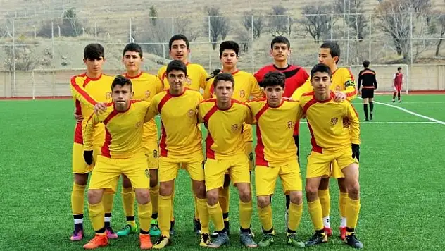 Malatyalı gençlerin gollerden sonra asker selamı vermesi büyük alkış aldı