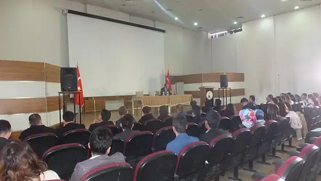 Malazgirt'te İlçe Milli Eğitimde okul müdürleri toplantısı