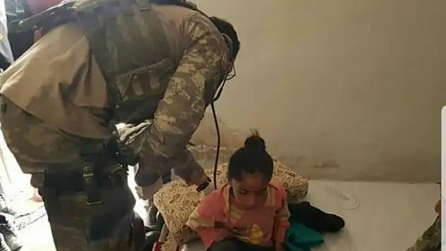 Mehmetçikten Afrin'deki sivil halka yardım eli