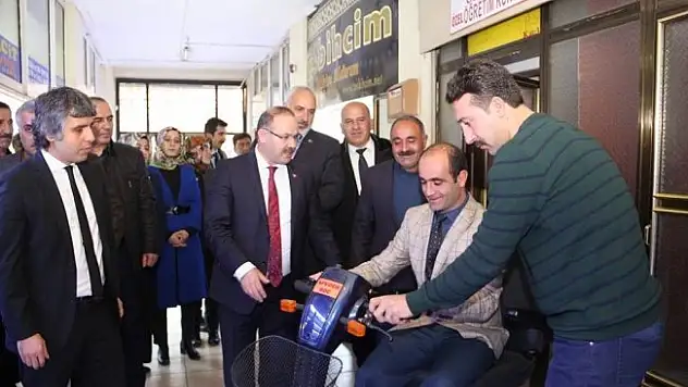 Milletvekili Deligöz Oltu Sosyal Hizmetler  Müdürlüğü'nü ziyaret etti