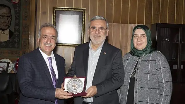 Milletvekili Mehmet Metiner, Rektör Çomaklı'yı ziyaret etti