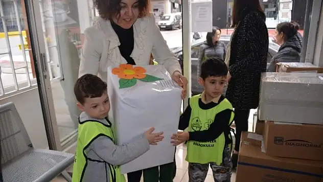 Minik kalplerden Mehmetçiğe sevgi ile