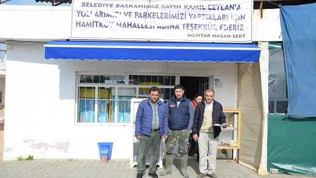 Muhtardan Başkan Ceylan'a pankartlı teşekkür