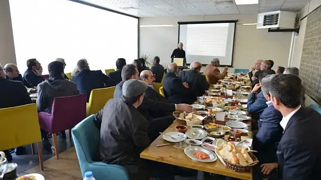 Muhtarlardan Başkan Korkut'a memnuniyet plaketi