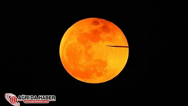 Nasa'nın Yayınındaki Gizemli Cisim Neydi
