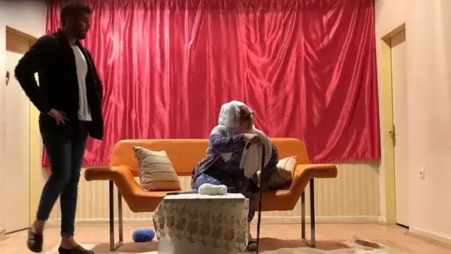 'O Neydi Gı' adlı tiyatro oyunu Akçadağ'da sahnelendi