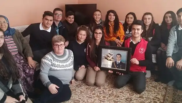 Öğrenciler şehit ailesini ziyaret etti