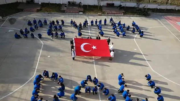 Öğrencilerden 'Zeytin Dalı Herakatı' mesaj