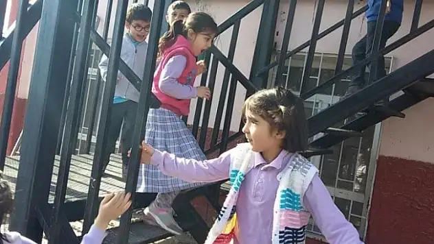 Öğrencilere yangın merdiveni kullanımı öğretildi