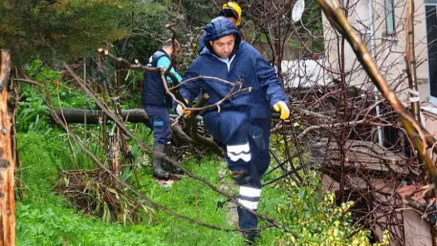 Önce fırtına ardından sağanak yağış hayatı olumsuz etkiledi