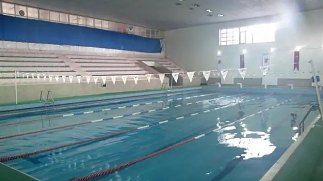 Osman Çağlı Kapalı Yüzme Havuzunda kış sezonu açıldı