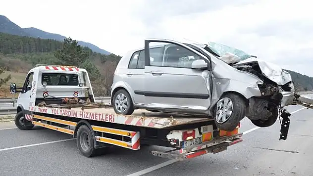 Otomobil şarampole uçtu 1 ölü, 1 yaralı