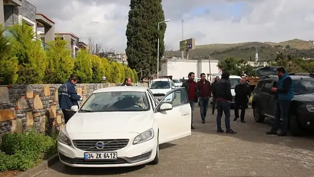 Otomobilin bagajından servet çaldılar