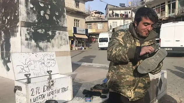 Ayakkabı boyacısından Afrin'deki Mehmetçiğe destek