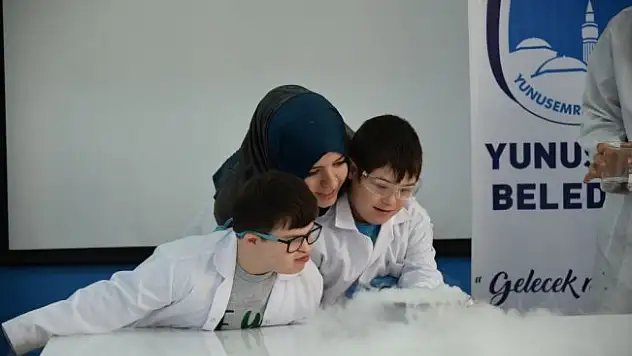 Özel öğrenciler Bilim Şenliğini çok sevdi