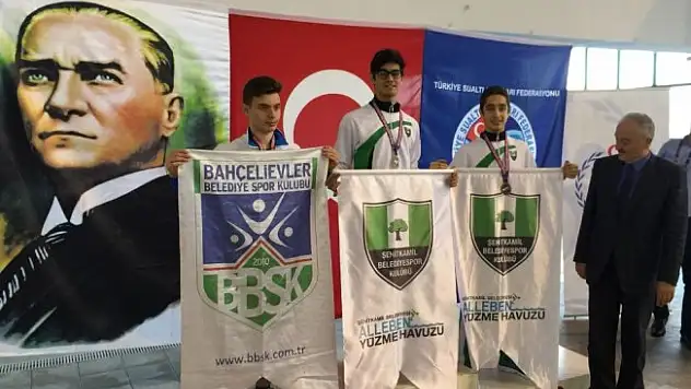 Paletli yüzme branşında Türkiye şampiyonu yine Şehitkamil