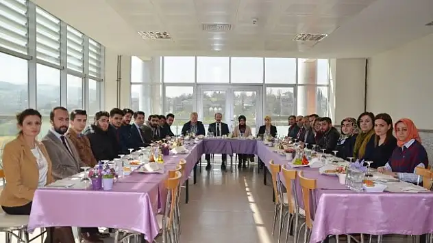 Rektör Uzun engelli öğrencilerle bir araya geldi