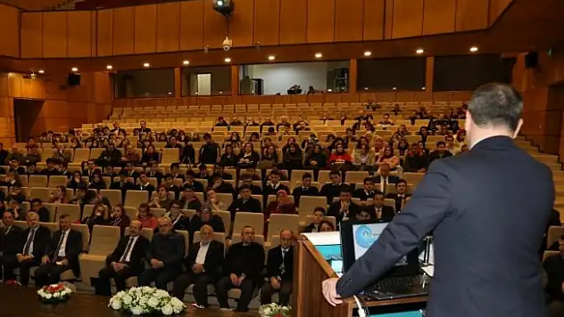 Rize'de 'İrfani Geleneğimiz ve Hoca Ahmet Yesevi Konferansı' yapıldı