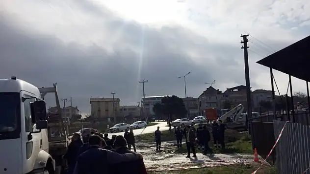 Sanayi bölgesinde istinat duvarı çöktü